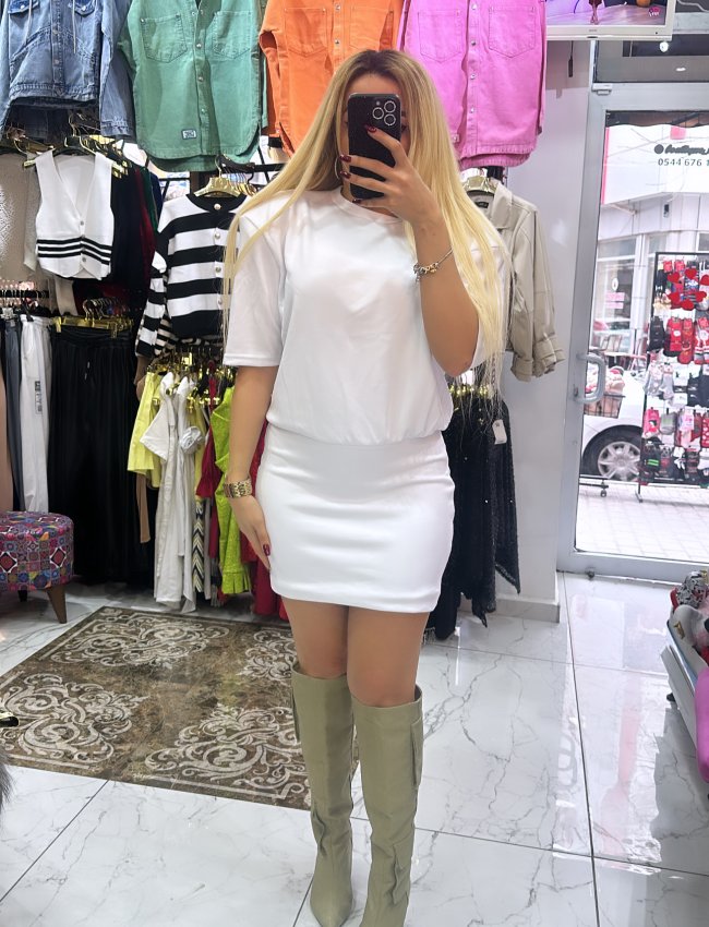 Beyaz Kollari Vatkali Elbise