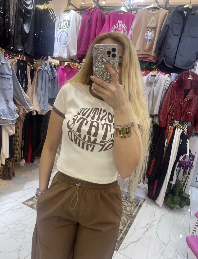 Krem Rengi Yazılı Crop Top